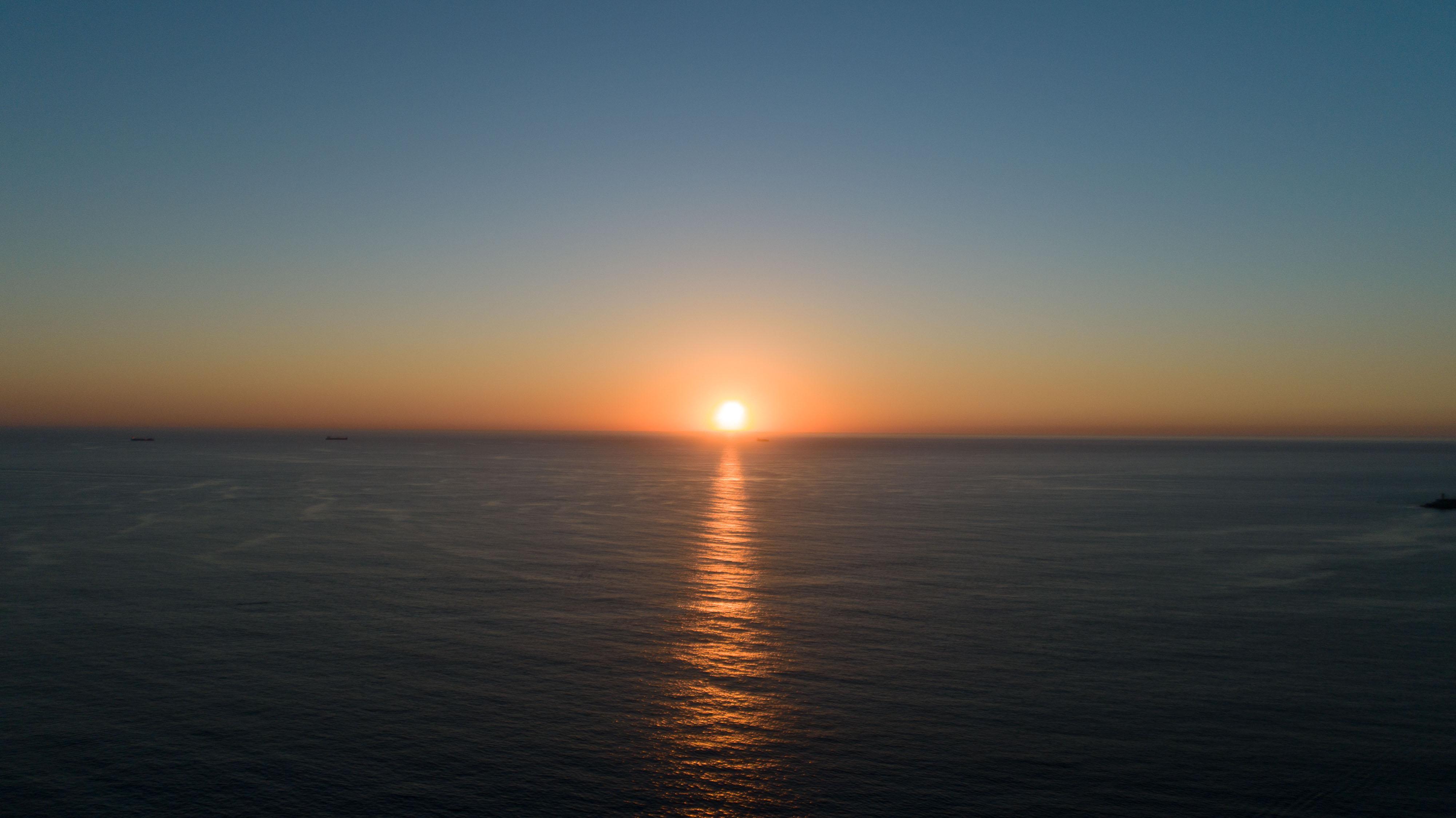 Vila Foz Hotel & Spa - Member Of Design Hotels Porto Zewnętrze zdjęcie Sunset over the Atlantic Ocean