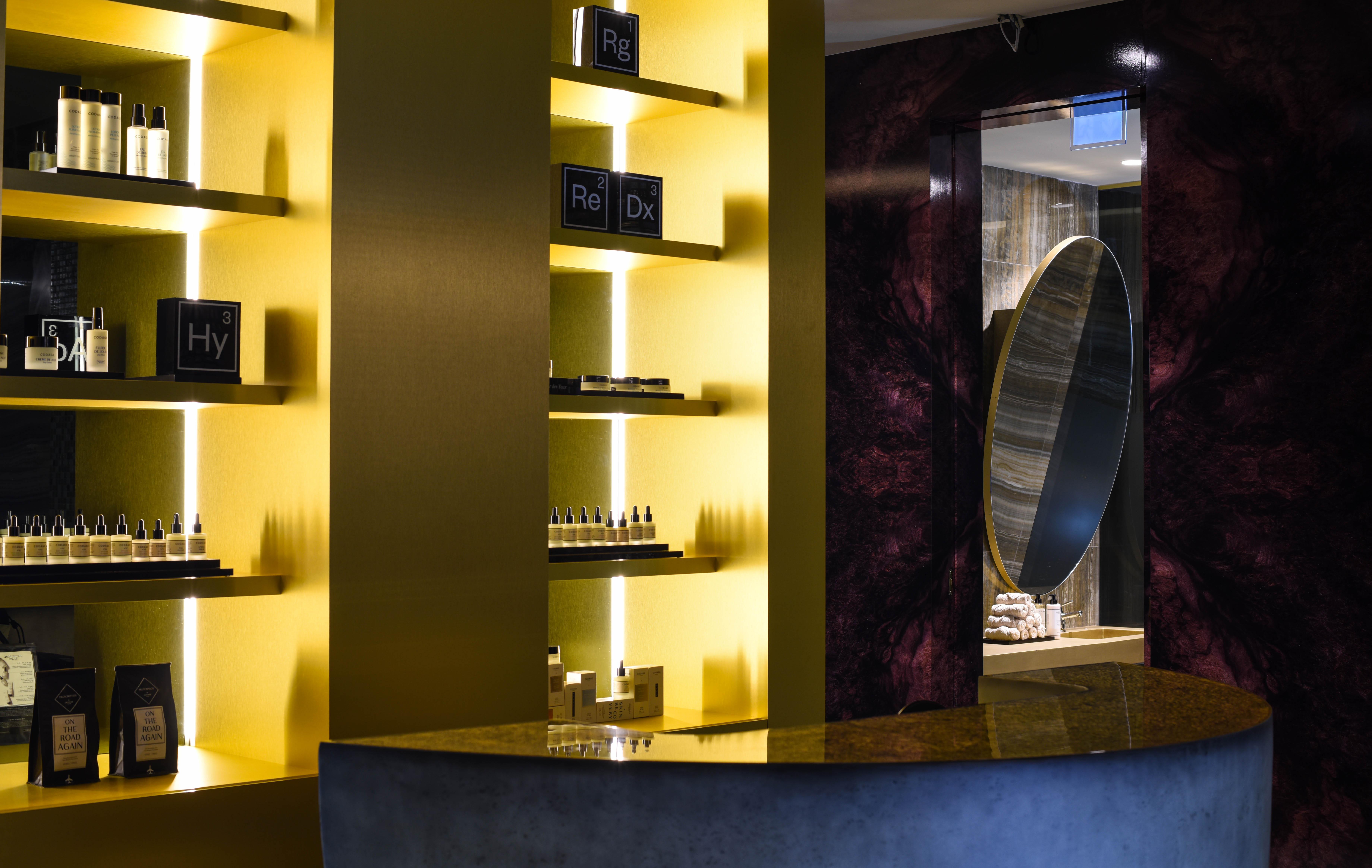 Vila Foz Hotel & Spa - Member Of Design Hotels Porto Zewnętrze zdjęcie The interior of the Tom Ford Beauty store in London