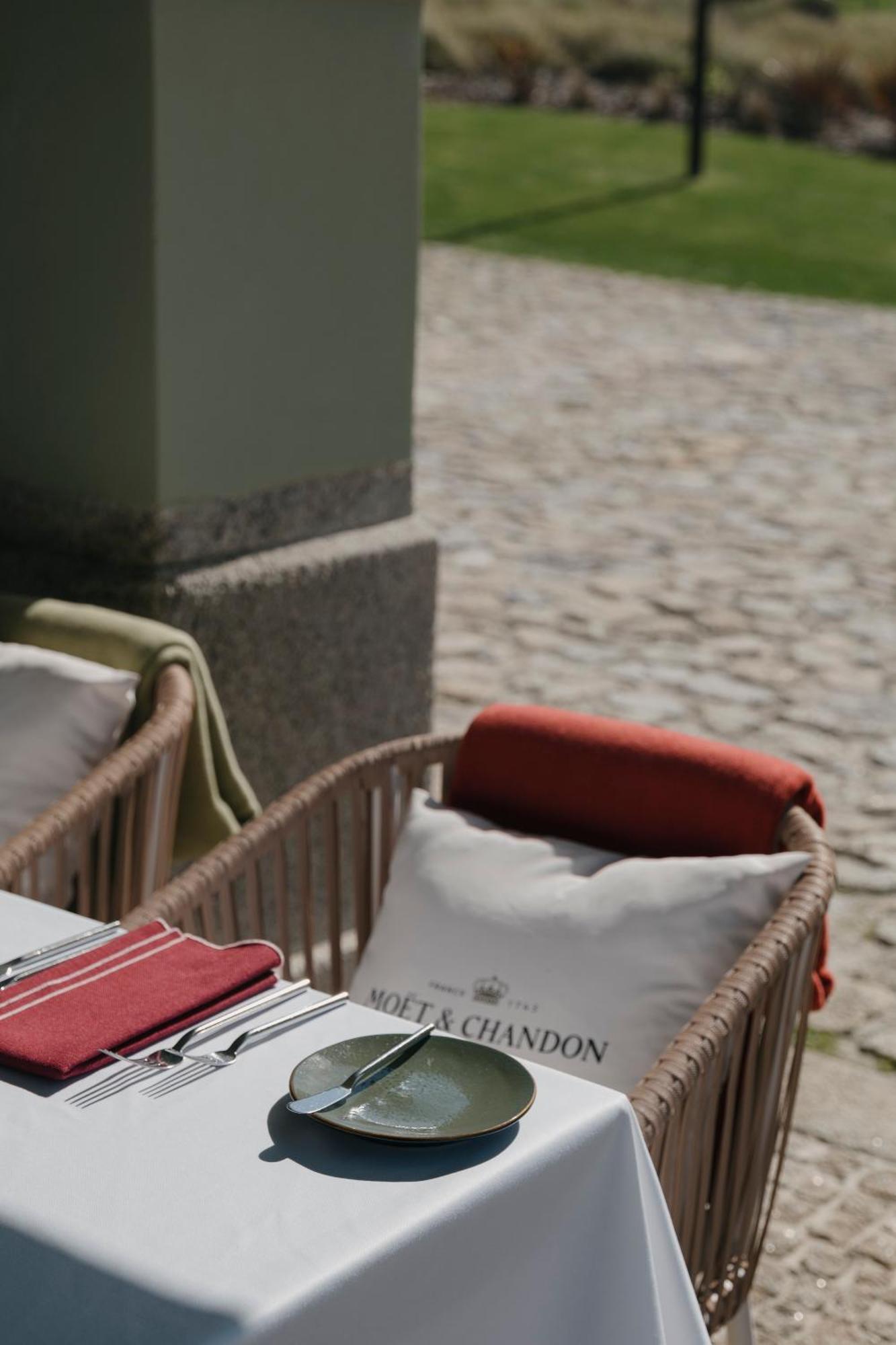 Vila Foz Hotel & Spa - Member Of Design Hotels Porto Zewnętrze zdjęcie The outdoor furniture collection "Bora"