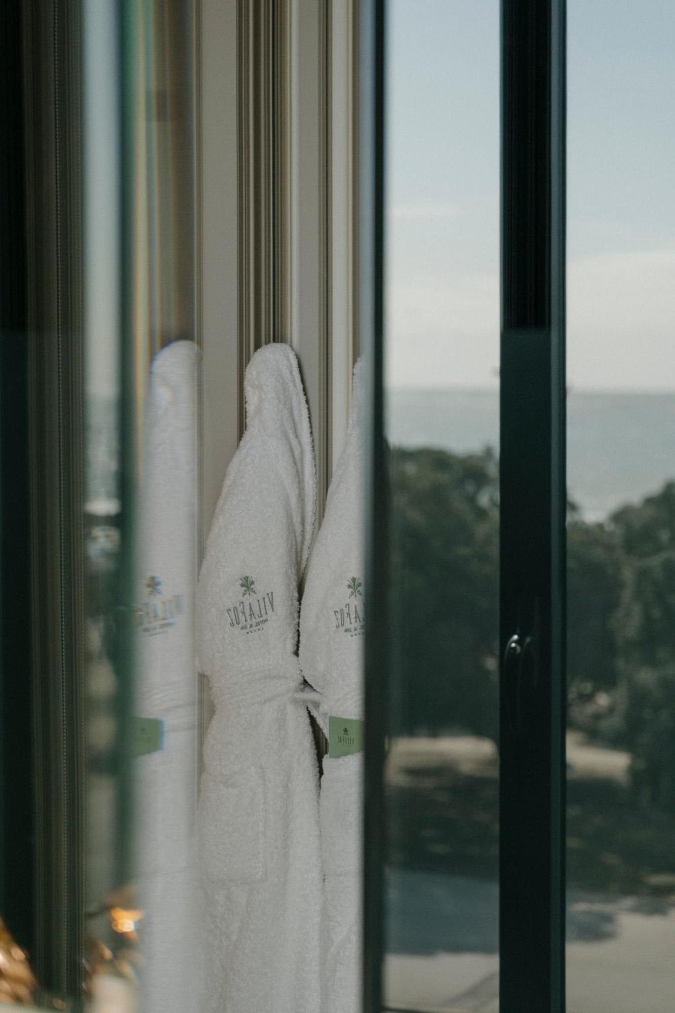 Vila Foz Hotel & Spa - Member Of Design Hotels Porto Zewnętrze zdjęcie Towels in a hotel room